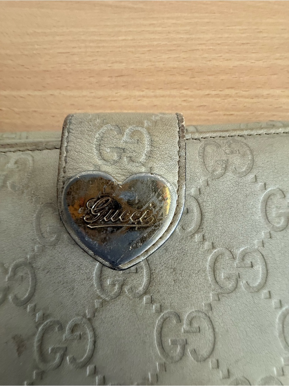 Gucci Ivory Signature Continental Wallet - Picture 2 of 5